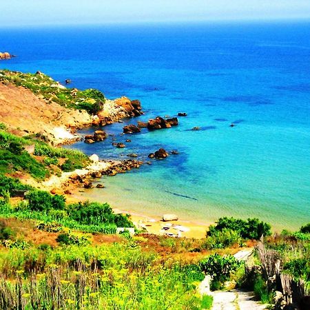 Ta'Kemmuna Qala Bagian luar foto