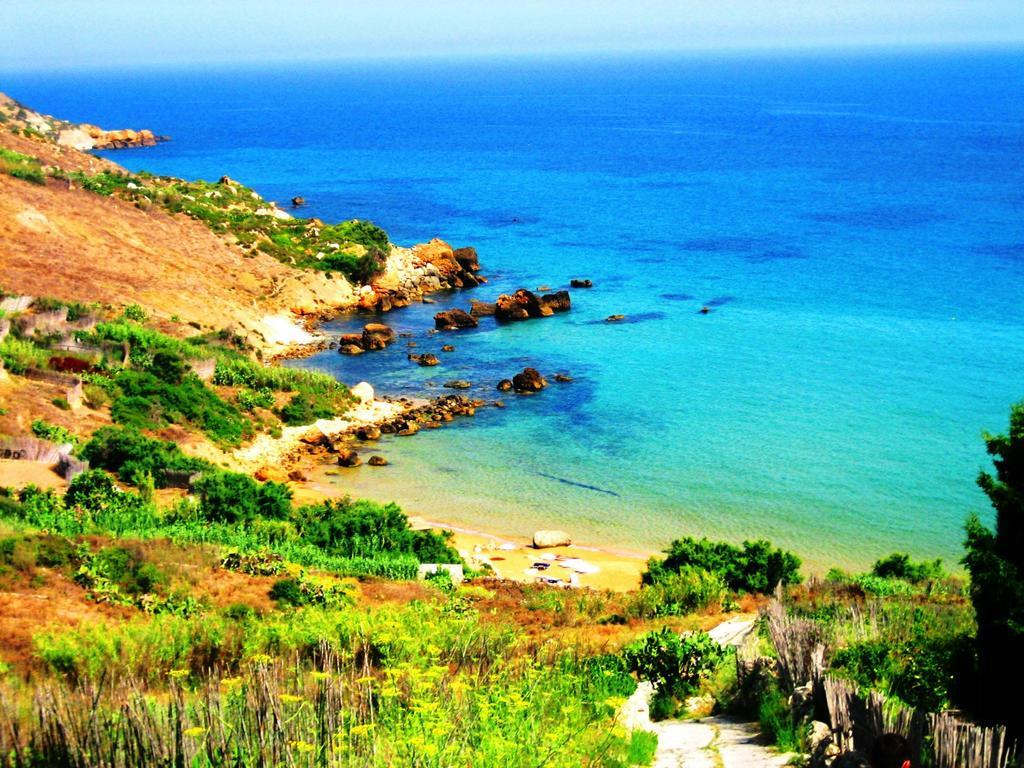 Ta'Kemmuna Qala Bagian luar foto